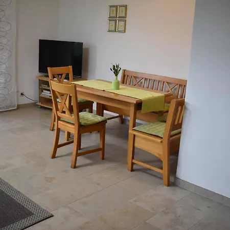 Hanke Apartment *